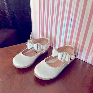 Elegant White Kids Shoes with Bow